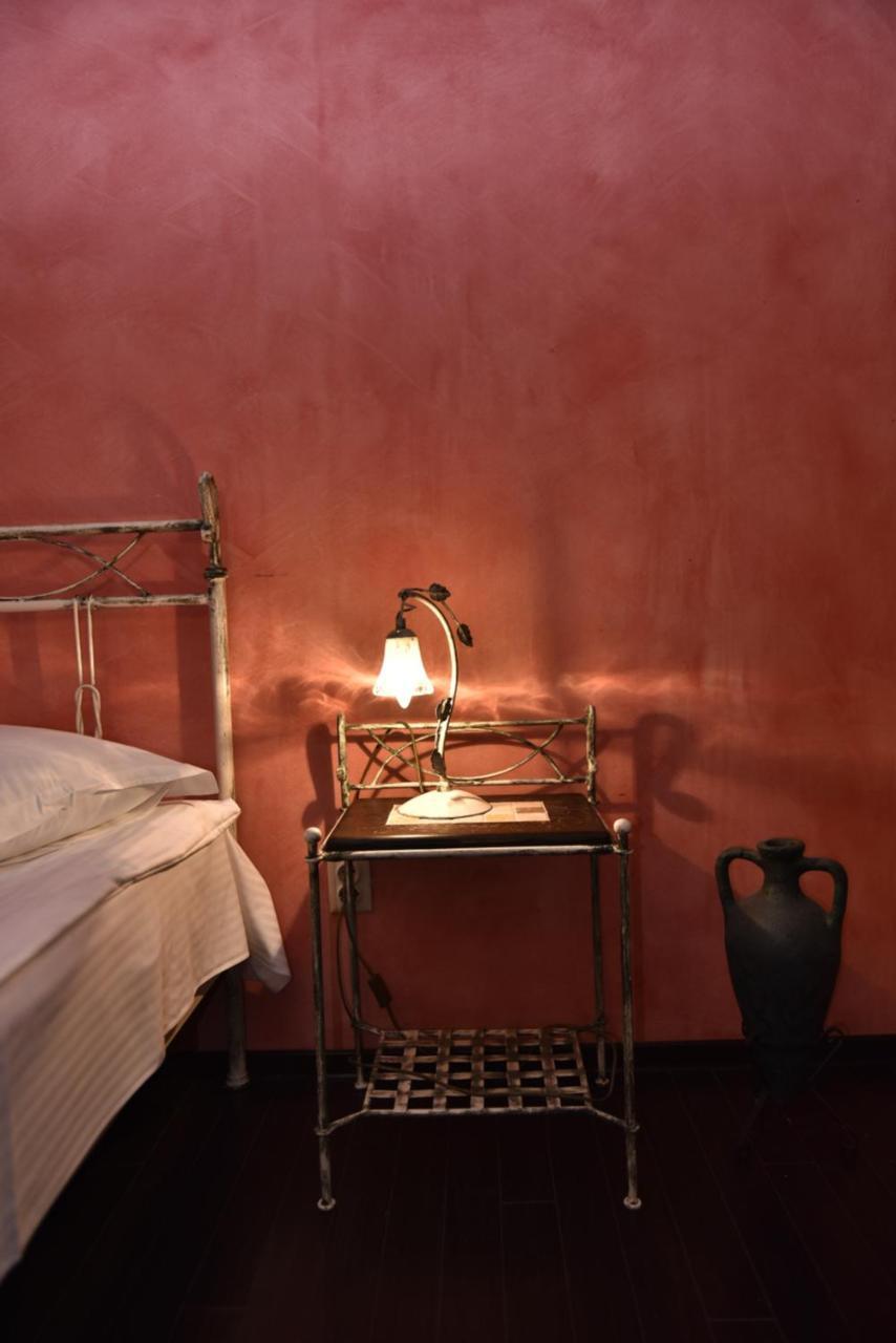 Amphora Hotel *